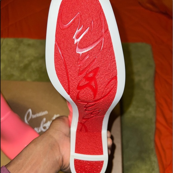 Beautiful Bubblegum pink💖 Christian Louboutins ❤️ - Picture 4 of 12